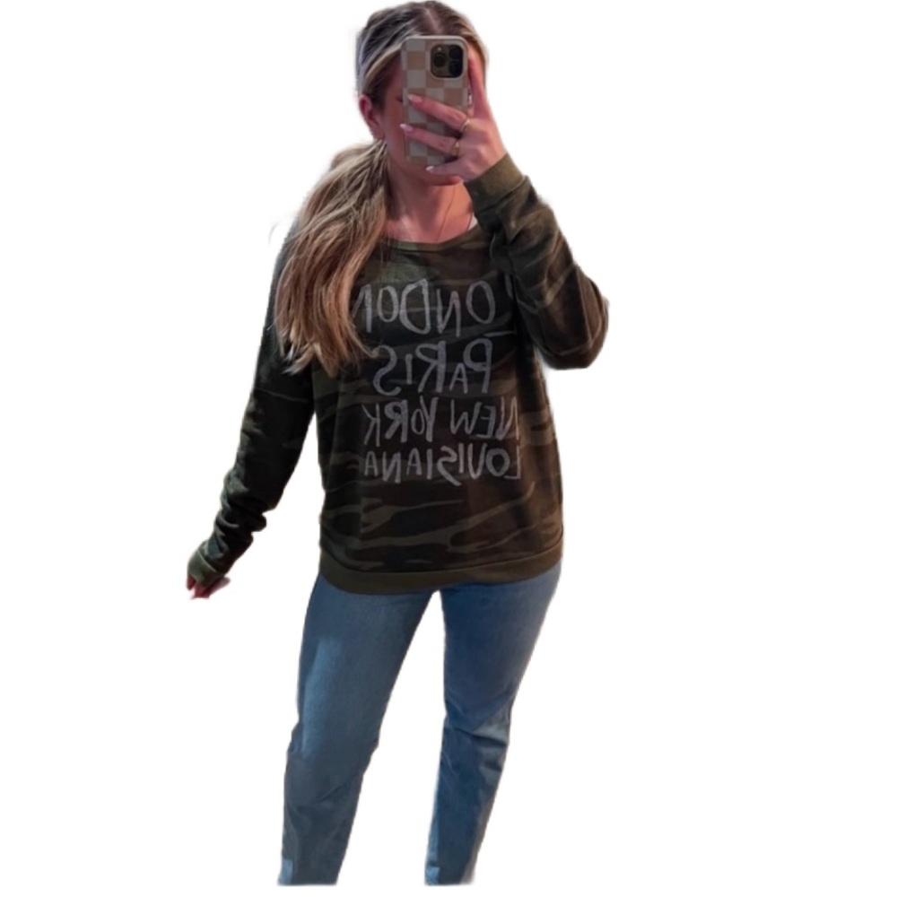Alternative London Paris New York Louisiana camo sweatshirt size xl